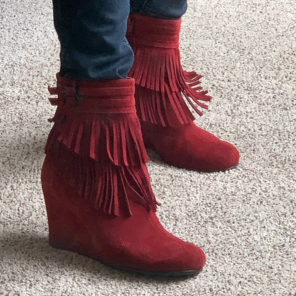 Aerosoles Red Fringe Wedge Heel Ankle Booties. Size 6 - Picture 5 of 8
